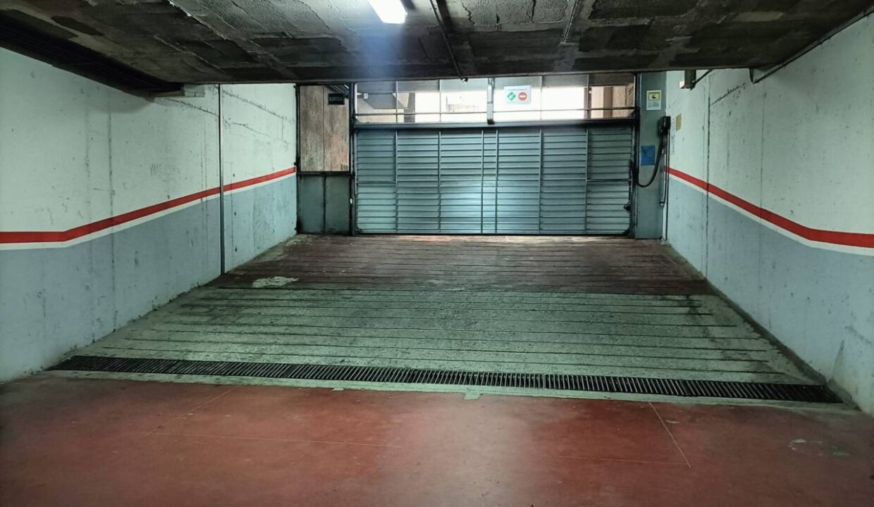 2676_61721145845_b28a0734-0c9a-4c75-b750-83eba99a7913