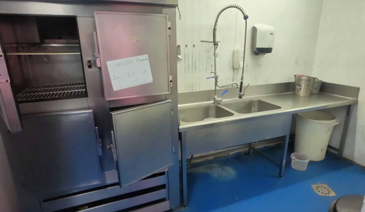 2676_61730819598_d9fad9f4-8d33-4ce6-a440-49757b087c66